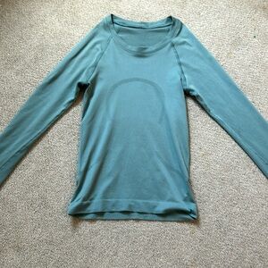 Green lulu swiftly tech long sleeved.